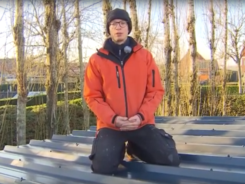 Dobbit TV – Dakplaten leggen met Roger